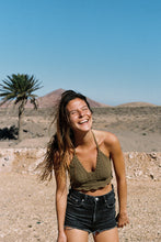 Cargar imagen en el visor de la galería, TOP CROCHET FLOWER KAKI