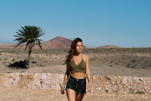 Cargar imagen en el visor de la galería, TOP CROCHET FLOWER KAKI